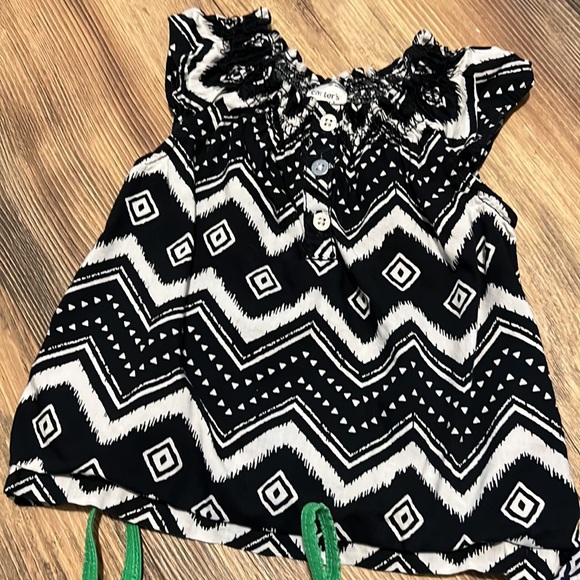 3 6-9 Sleeveless Tops - Picture 4 of 8